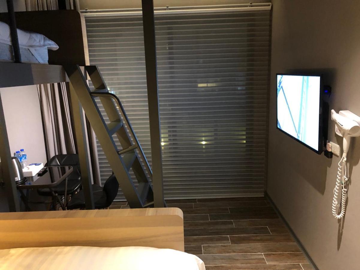 Kiwi Share Hotel Čung-li Exteriér fotografie
